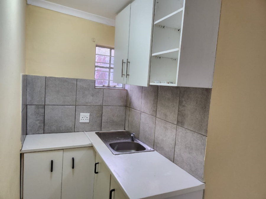 To Let 1 Bedroom Property for Rent in Edleen Gauteng