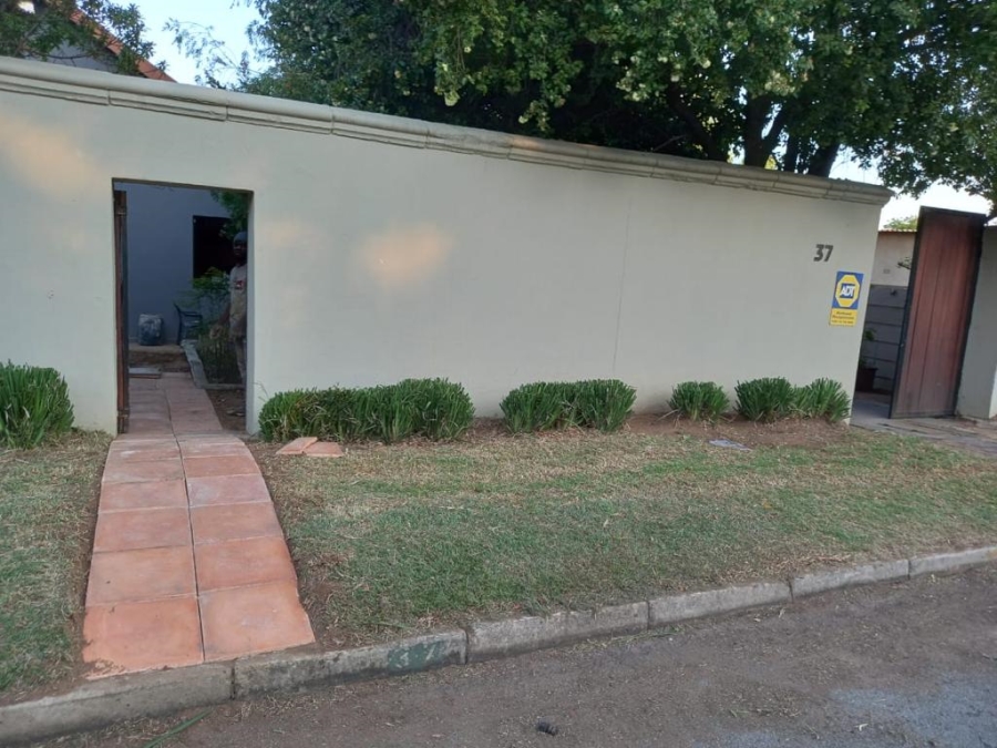 To Let 1 Bedroom Property for Rent in Edleen Gauteng