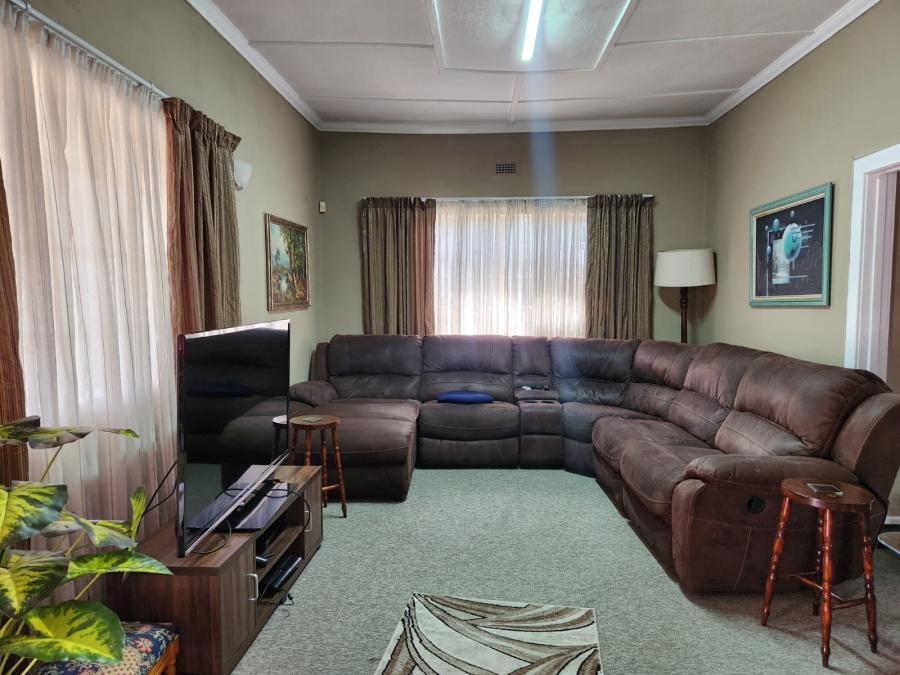 6 Bedroom Property for Sale in Selection Park Gauteng