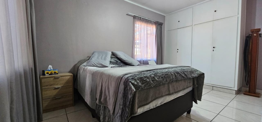 3 Bedroom Property for Sale in Crown Gardens Gauteng