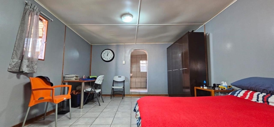 3 Bedroom Property for Sale in Crown Gardens Gauteng