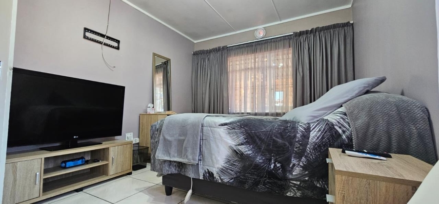 3 Bedroom Property for Sale in Crown Gardens Gauteng