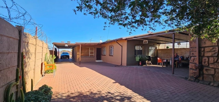 3 Bedroom Property for Sale in Crown Gardens Gauteng