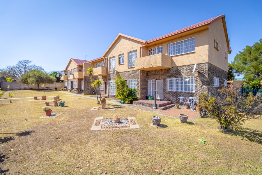 2 Bedroom Property for Sale in Greenhills Gauteng