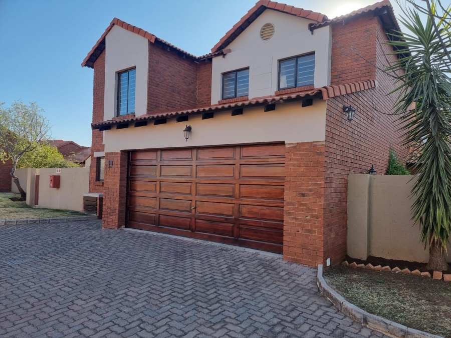 3 Bedroom Property for Sale in Crescent Wood Country Estate Gauteng