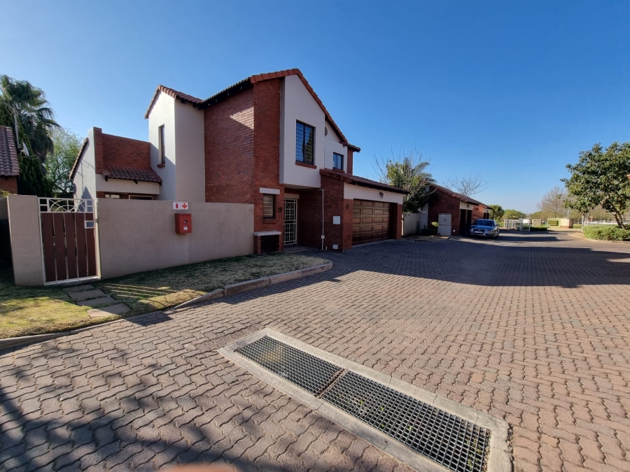 3 Bedroom Property for Sale in Crescent Wood Country Estate Gauteng