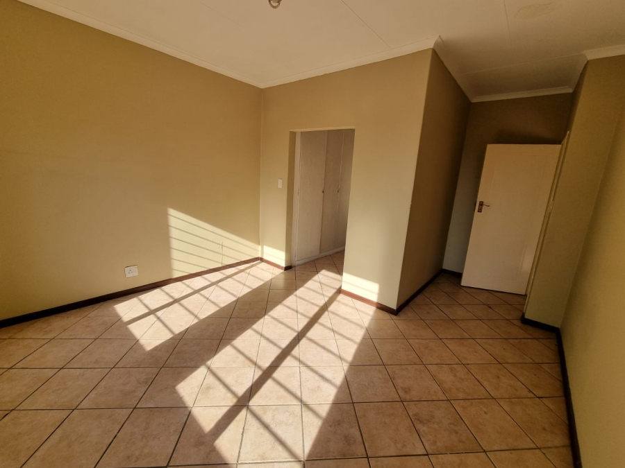 3 Bedroom Property for Sale in Crescent Wood Country Estate Gauteng