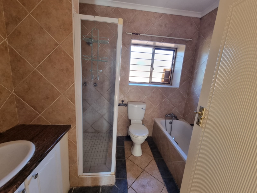 3 Bedroom Property for Sale in Crescent Wood Country Estate Gauteng