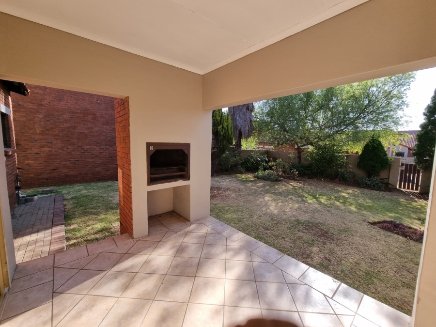 3 Bedroom Property for Sale in Crescent Wood Country Estate Gauteng