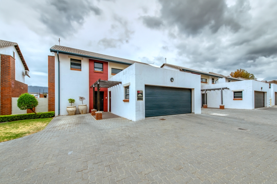 3 Bedroom Property for Sale in Crowthorne AH Gauteng