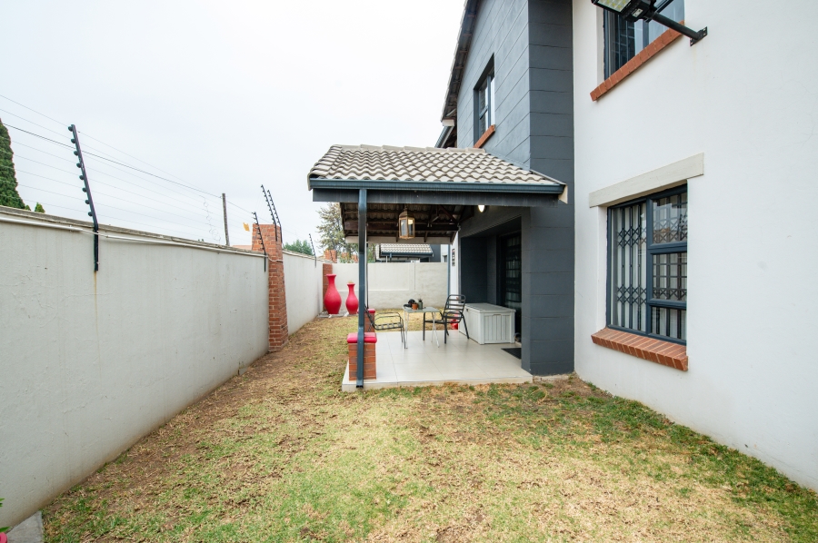 3 Bedroom Property for Sale in Crowthorne AH Gauteng