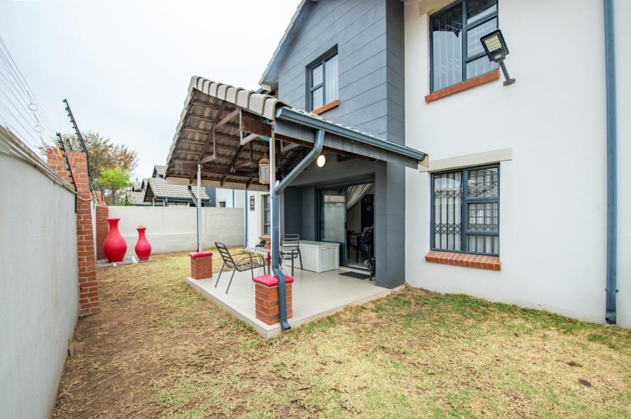 3 Bedroom Property for Sale in Crowthorne AH Gauteng