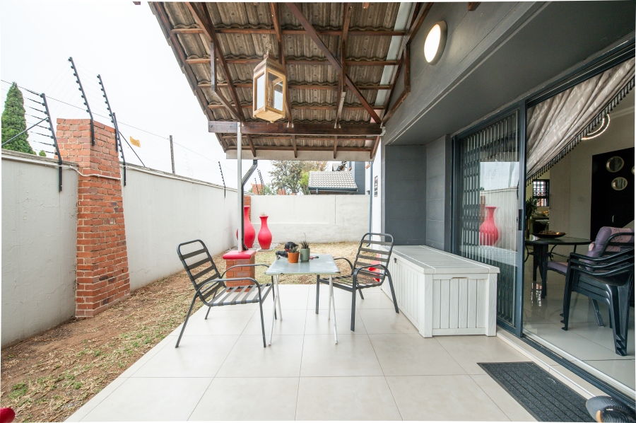 3 Bedroom Property for Sale in Crowthorne AH Gauteng