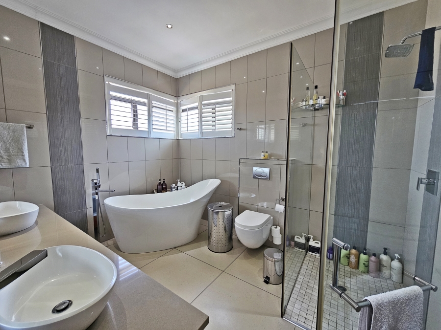 5 Bedroom Property for Sale in Midlands Estate Gauteng