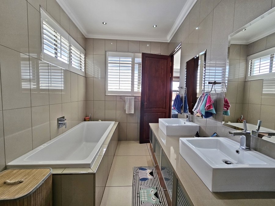 5 Bedroom Property for Sale in Midlands Estate Gauteng