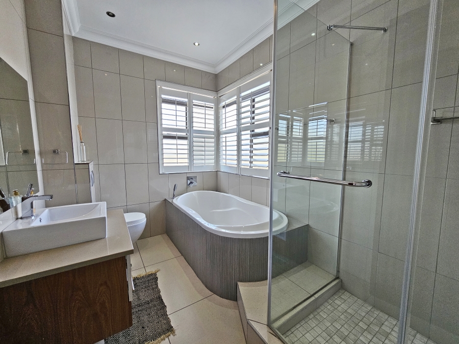 5 Bedroom Property for Sale in Midlands Estate Gauteng