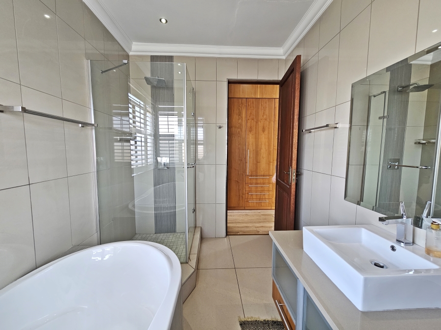 5 Bedroom Property for Sale in Midlands Estate Gauteng