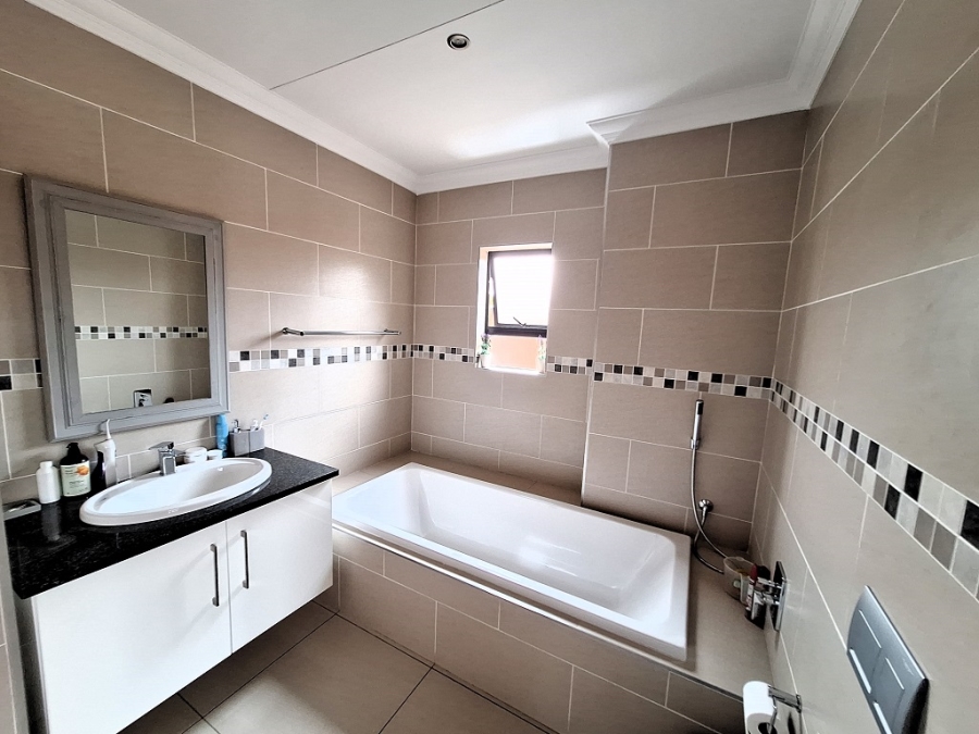 3 Bedroom Property for Sale in Brackenhurst Gauteng