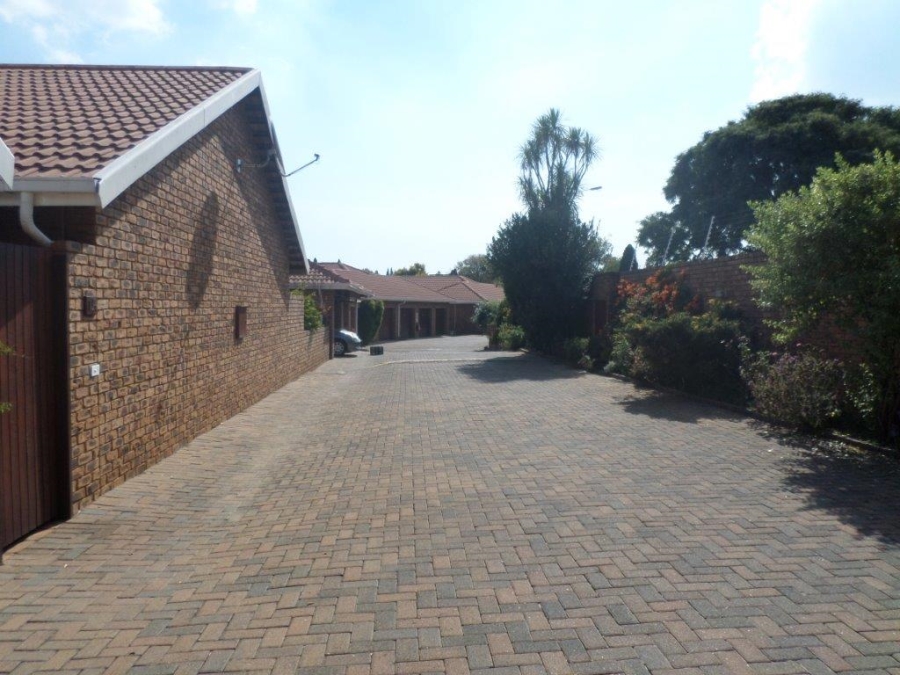 To Let 1 Bedroom Property for Rent in Eden Glen Gauteng