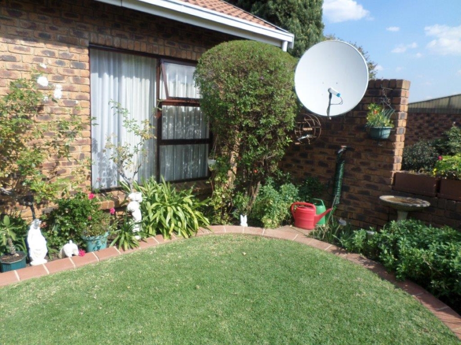 To Let 1 Bedroom Property for Rent in Eden Glen Gauteng