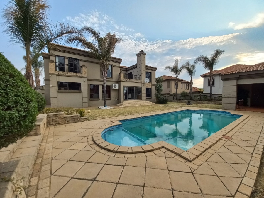 4 Bedroom Property for Sale in Sonneveld Gauteng