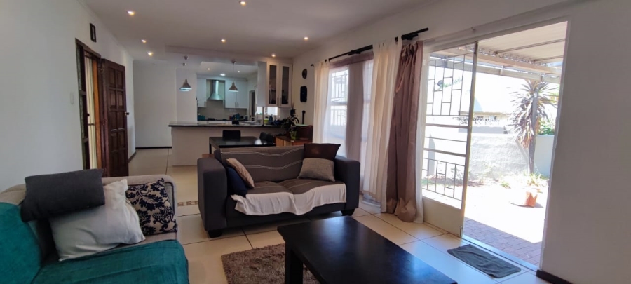 3 Bedroom Property for Sale in Die Hoewes Gauteng