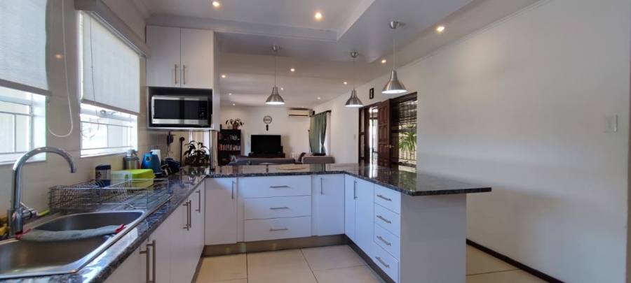 3 Bedroom Property for Sale in Die Hoewes Gauteng