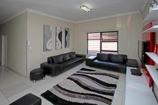 To Let 3 Bedroom Property for Rent in Emmarentia Gauteng