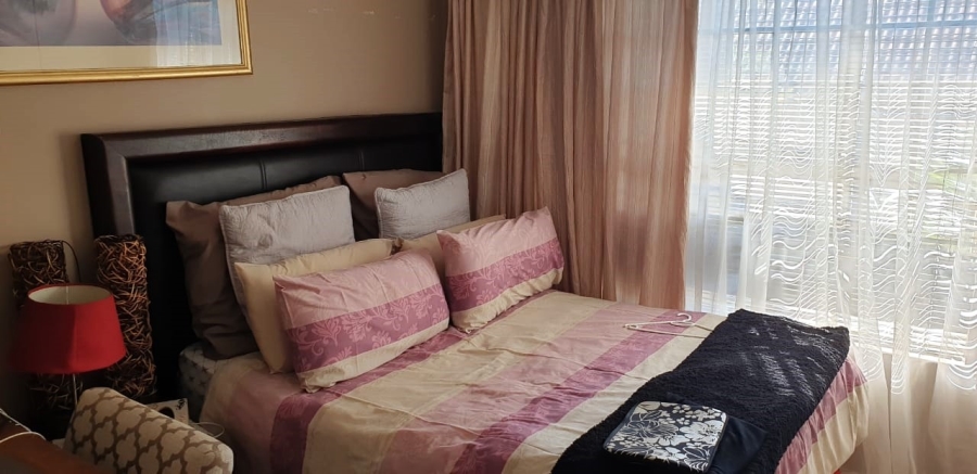 2 Bedroom Property for Sale in The Wilds Gauteng