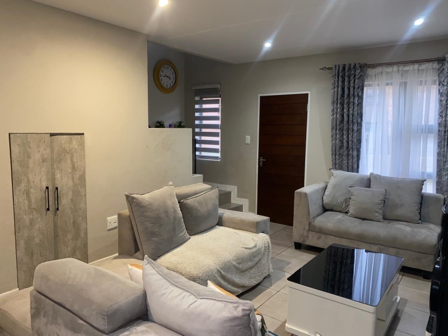 2 Bedroom Property for Sale in Albertsdal Gauteng