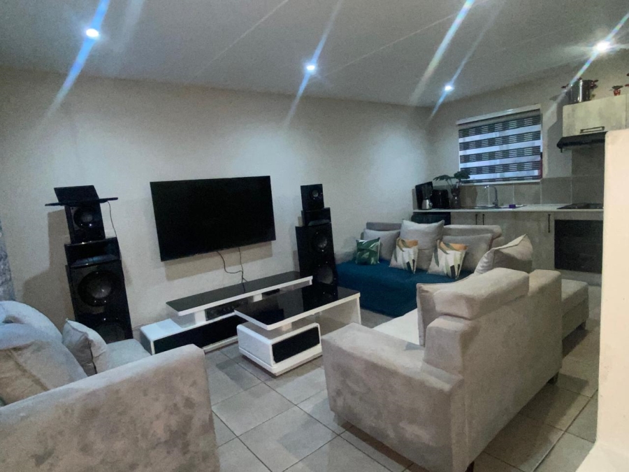 2 Bedroom Property for Sale in Albertsdal Gauteng