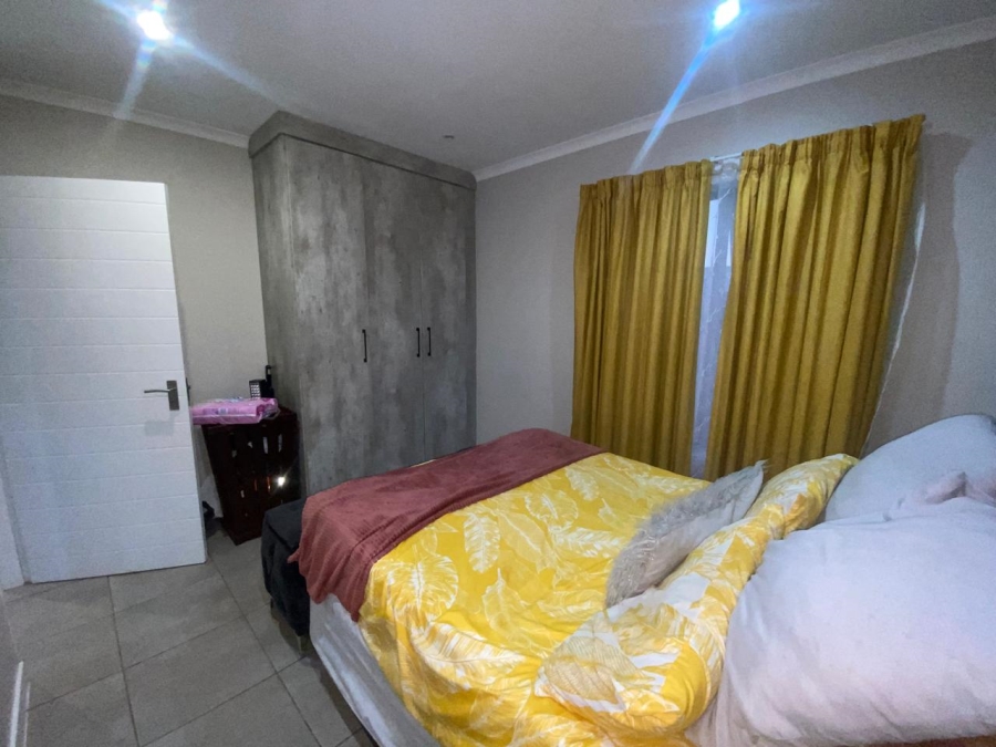 2 Bedroom Property for Sale in Albertsdal Gauteng