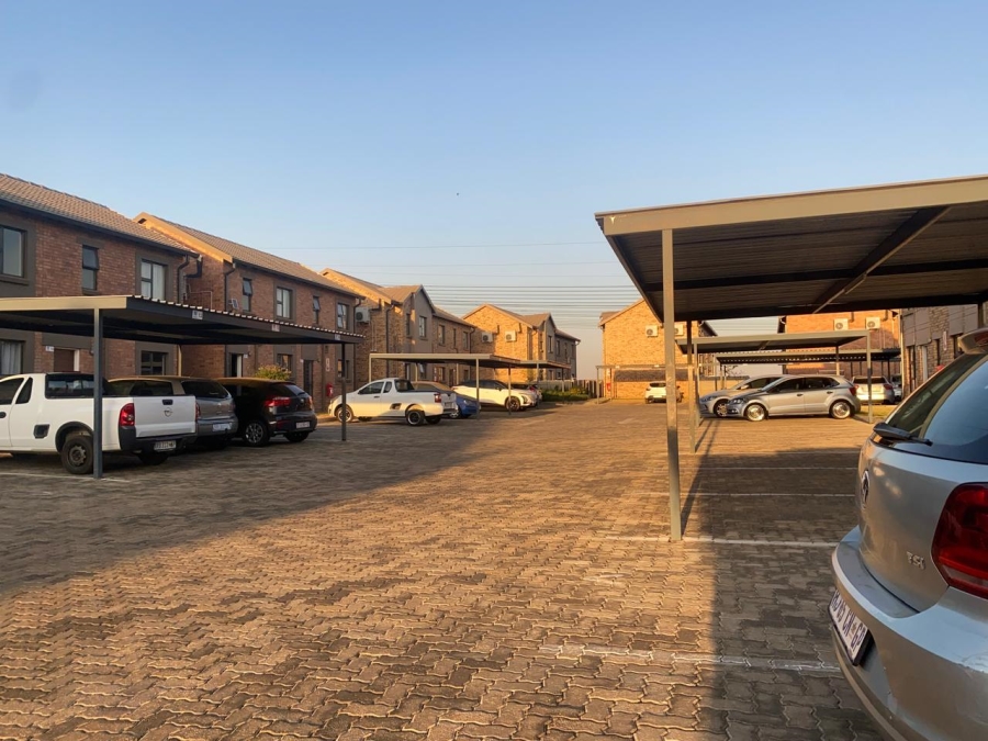 2 Bedroom Property for Sale in Albertsdal Gauteng