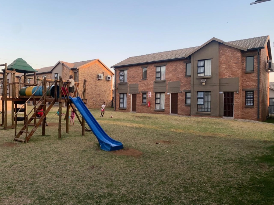 2 Bedroom Property for Sale in Albertsdal Gauteng