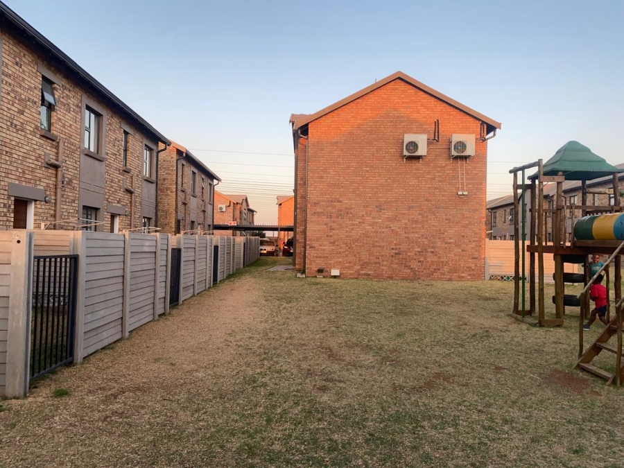 2 Bedroom Property for Sale in Albertsdal Gauteng