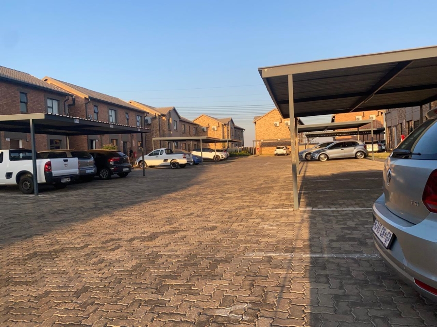 2 Bedroom Property for Sale in Albertsdal Gauteng