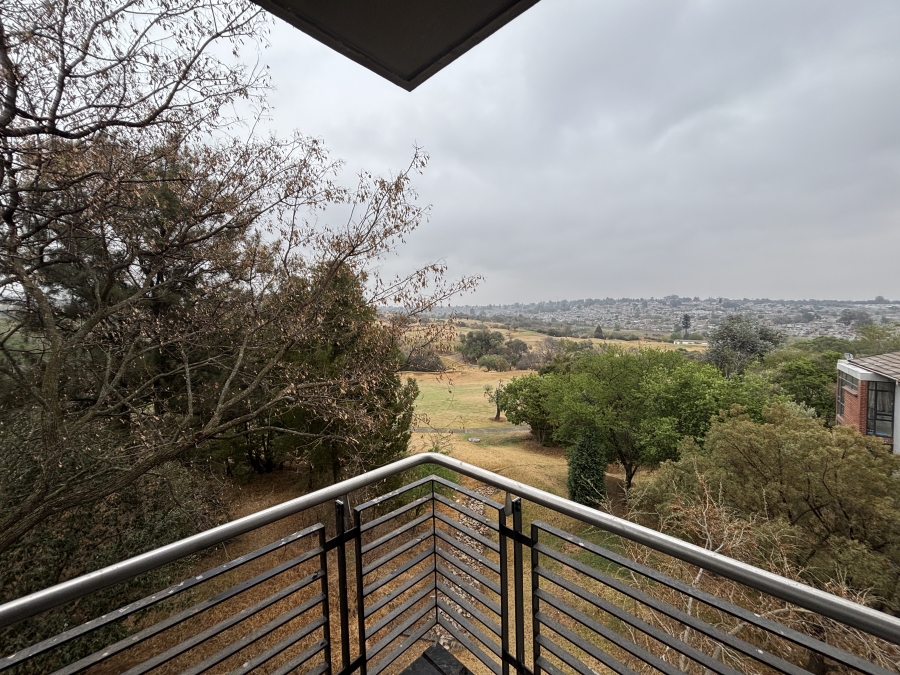 To Let 2 Bedroom Property for Rent in Jackal Creek Golf Estate Gauteng