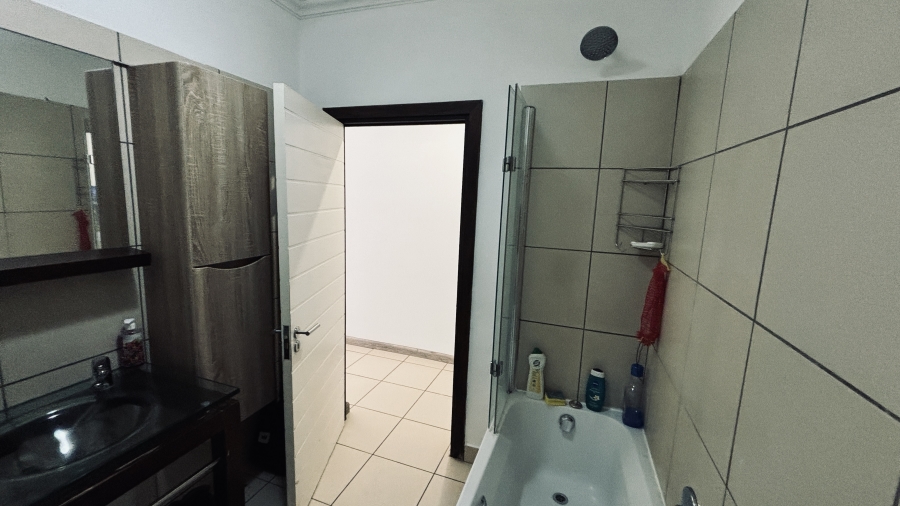 To Let 2 Bedroom Property for Rent in Jackal Creek Golf Estate Gauteng