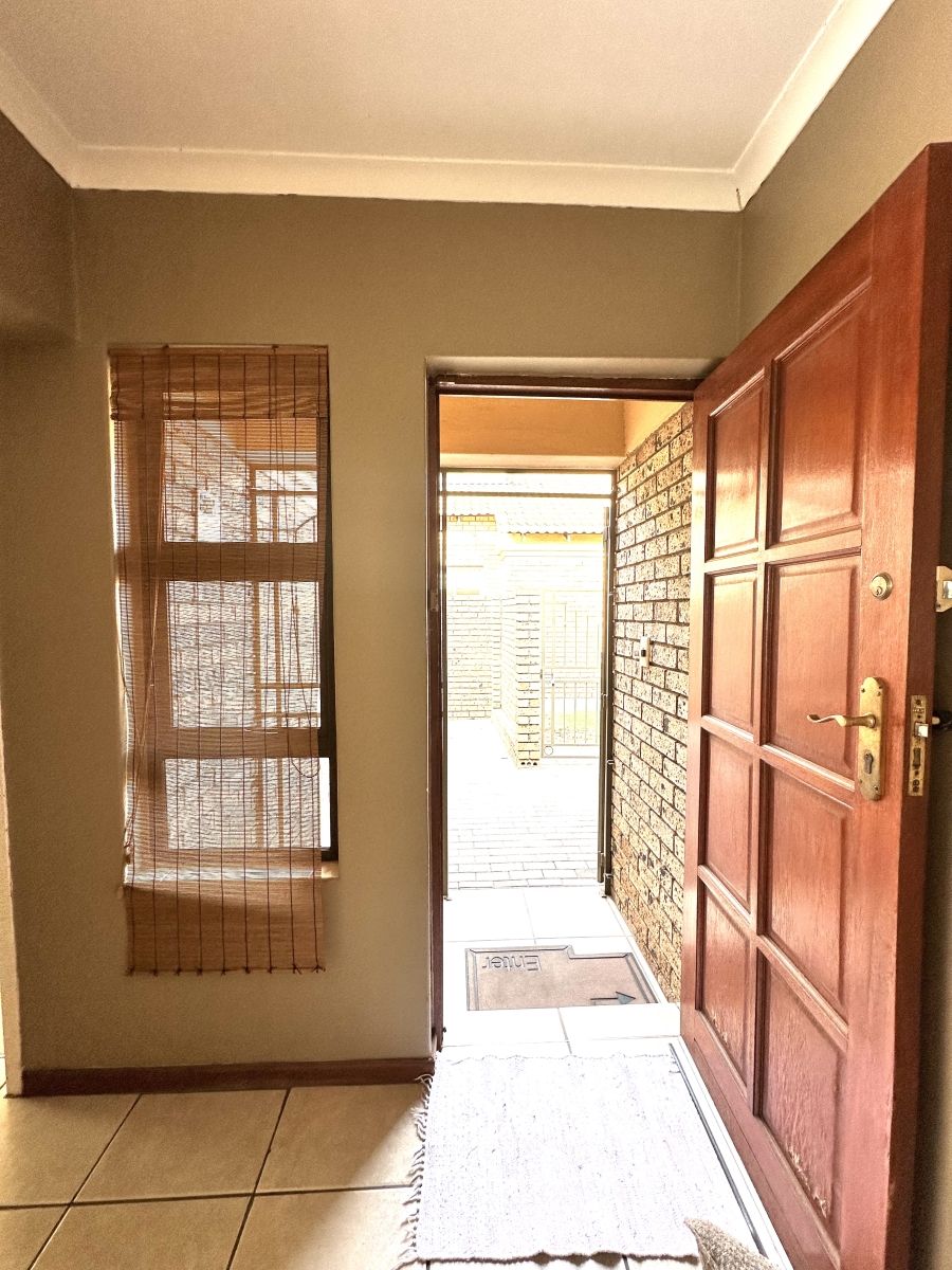 3 Bedroom Property for Sale in Noordwyk Gauteng