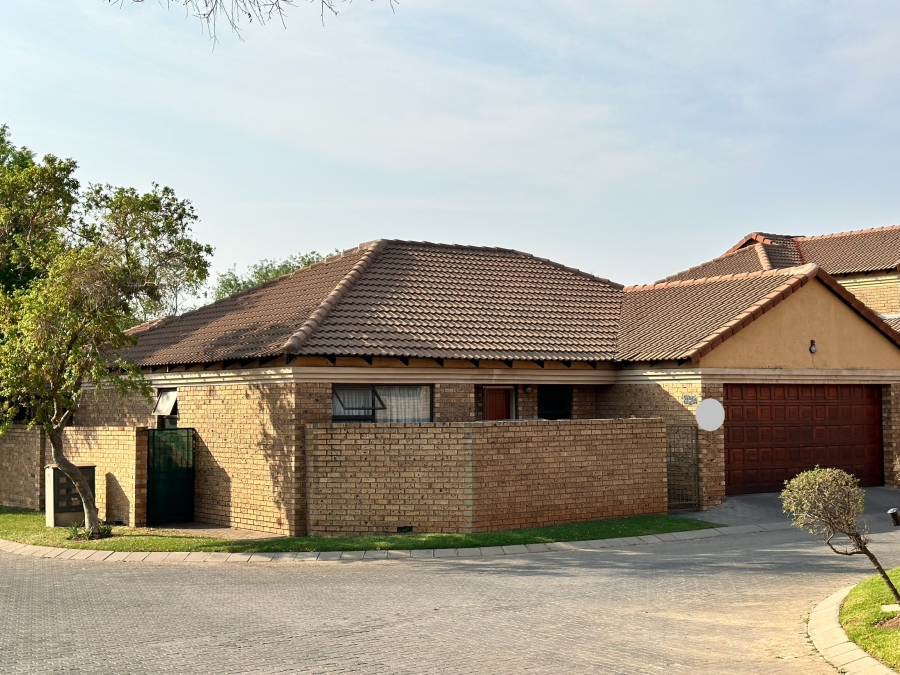 3 Bedroom Property for Sale in Noordwyk Gauteng