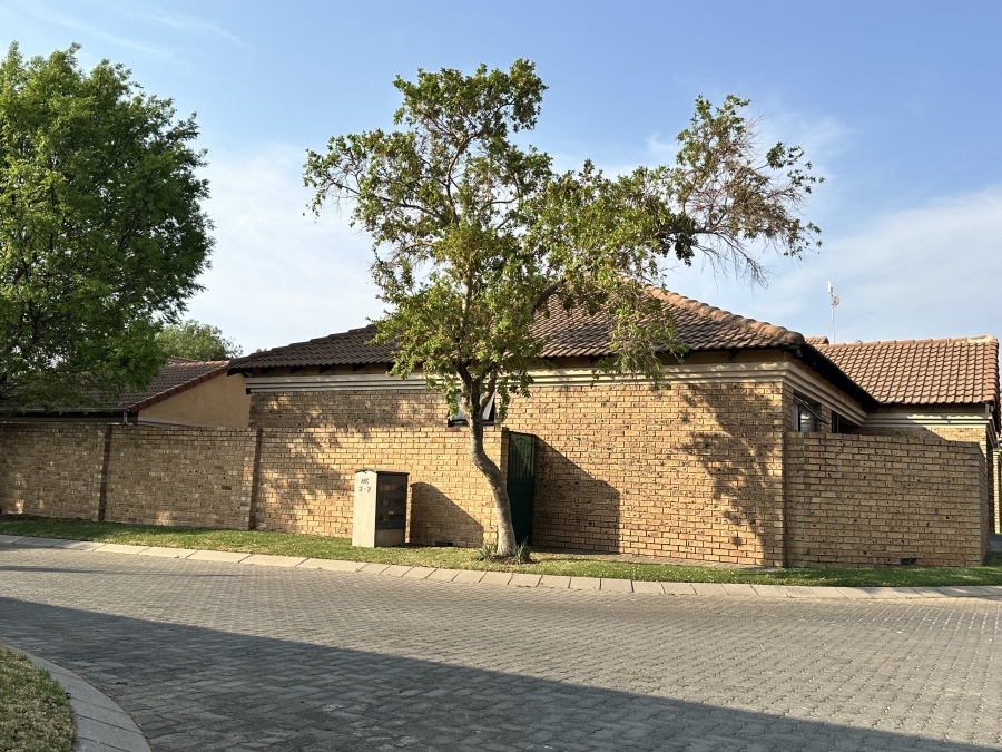 3 Bedroom Property for Sale in Noordwyk Gauteng