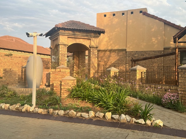 3 Bedroom Property for Sale in Noordwyk Gauteng