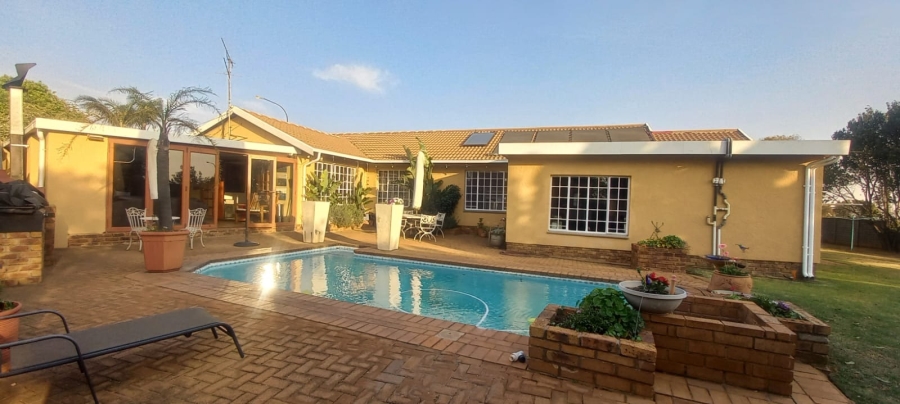 4 Bedroom Property for Sale in Dalpark Gauteng