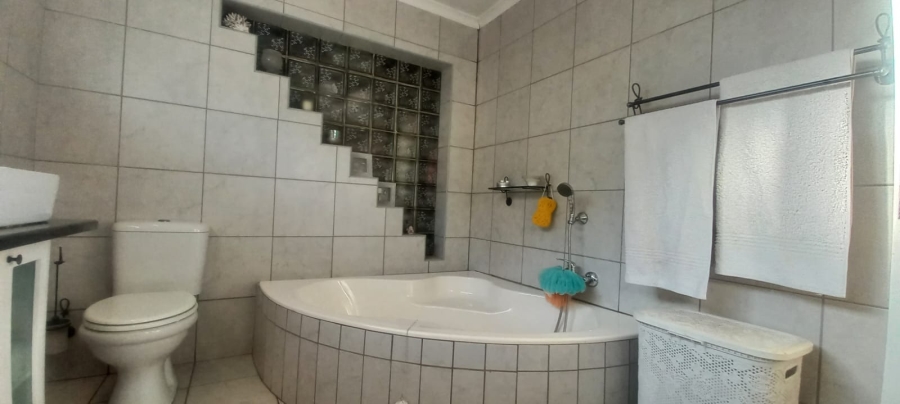 4 Bedroom Property for Sale in Dalpark Gauteng