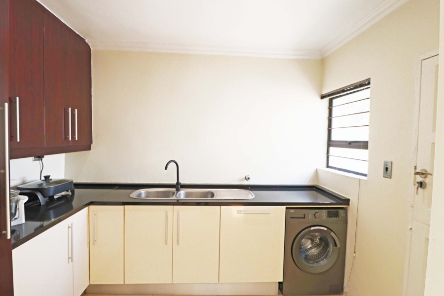 To Let 4 Bedroom Property for Rent in Bryanston Gauteng