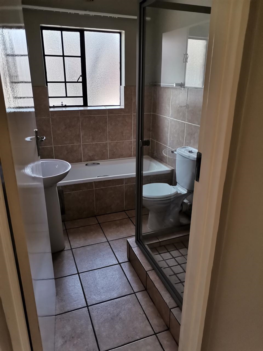 3 Bedroom Property for Sale in Sonneveld Gauteng