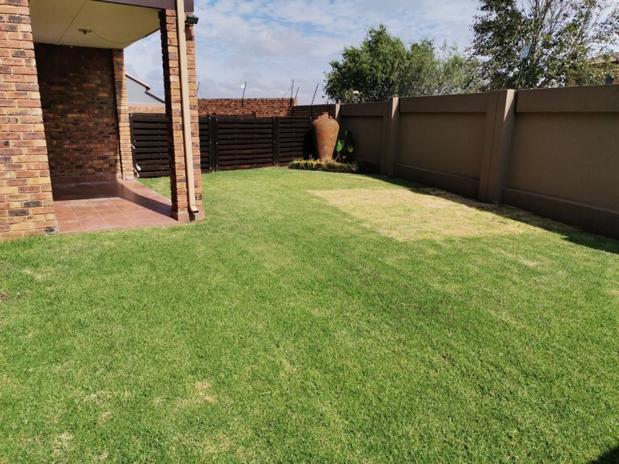 3 Bedroom Property for Sale in Sonneveld Gauteng