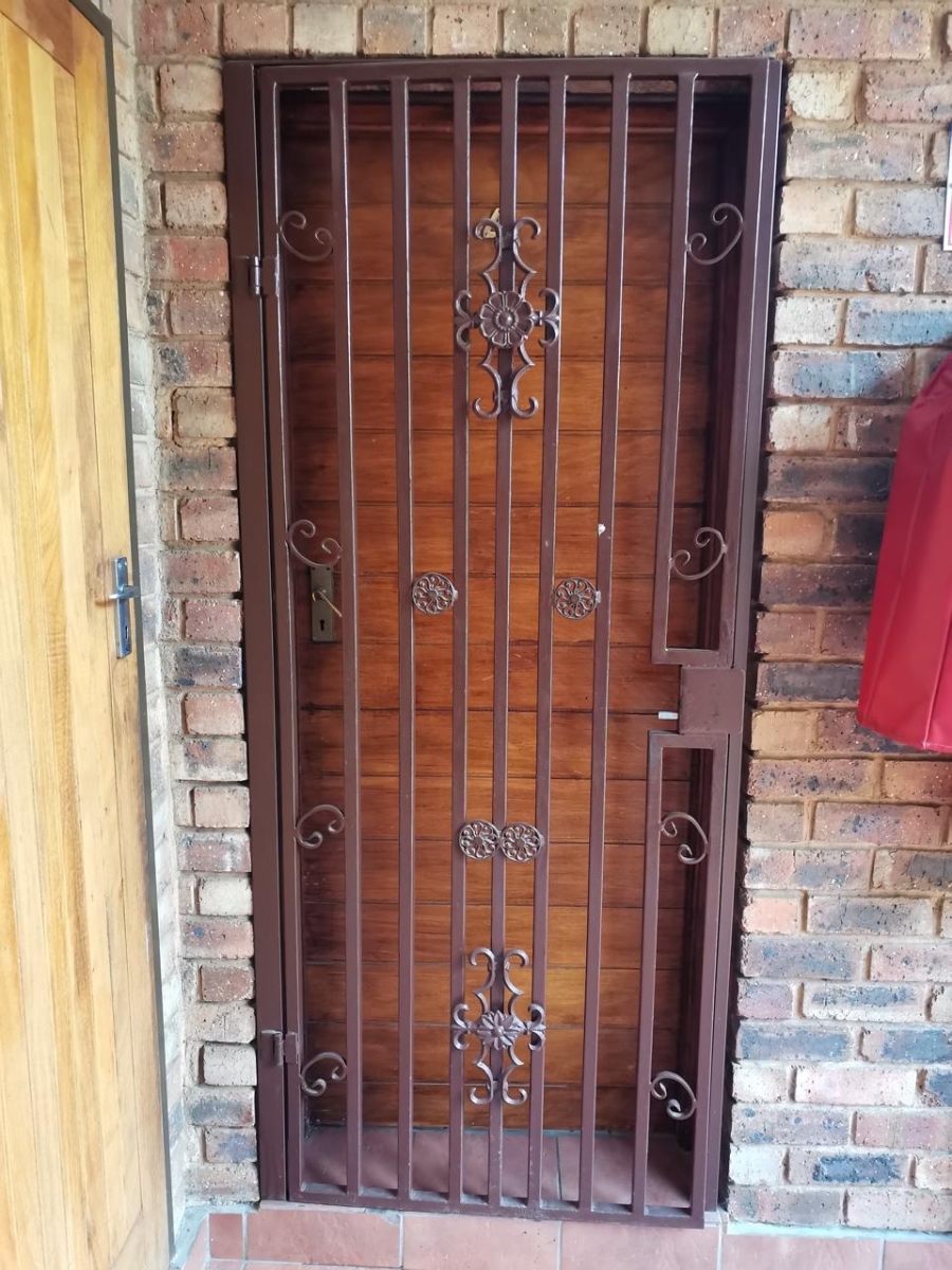 3 Bedroom Property for Sale in Sonneveld Gauteng