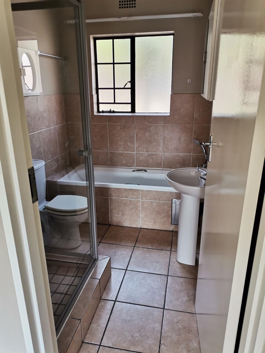 3 Bedroom Property for Sale in Sonneveld Gauteng