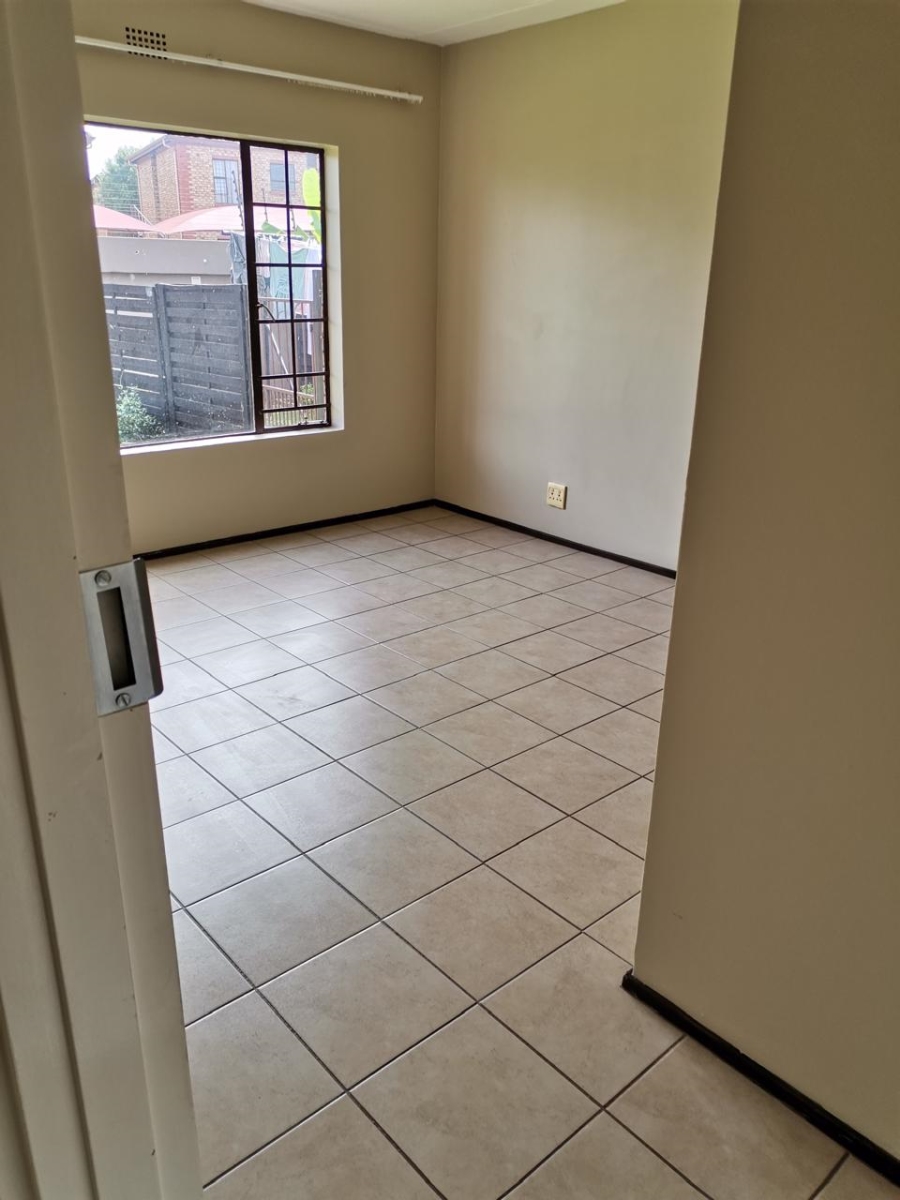 3 Bedroom Property for Sale in Sonneveld Gauteng